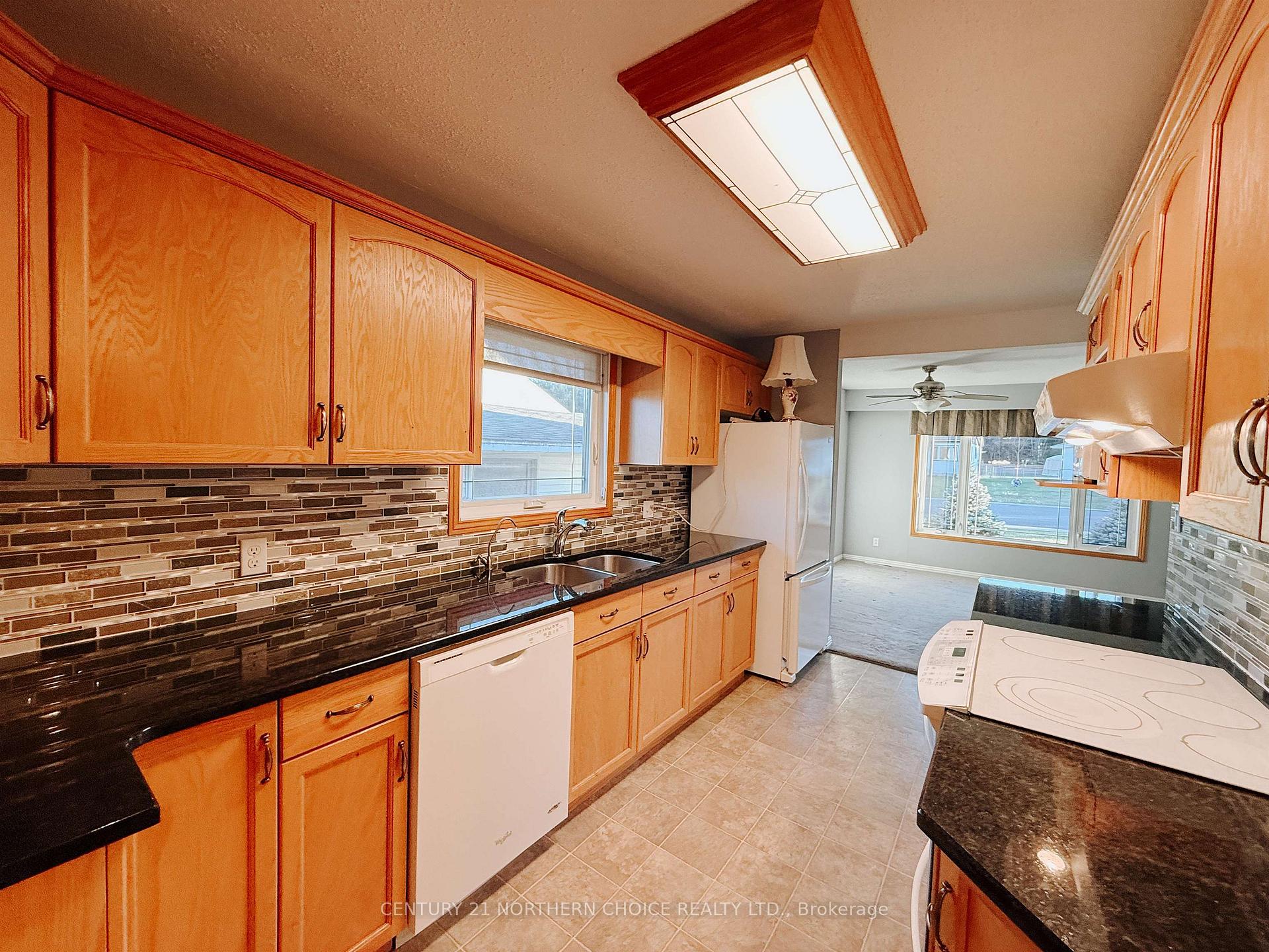 Photo 8 of 78 Drewry Drive, Kenora, Pinecrest — HOMEH