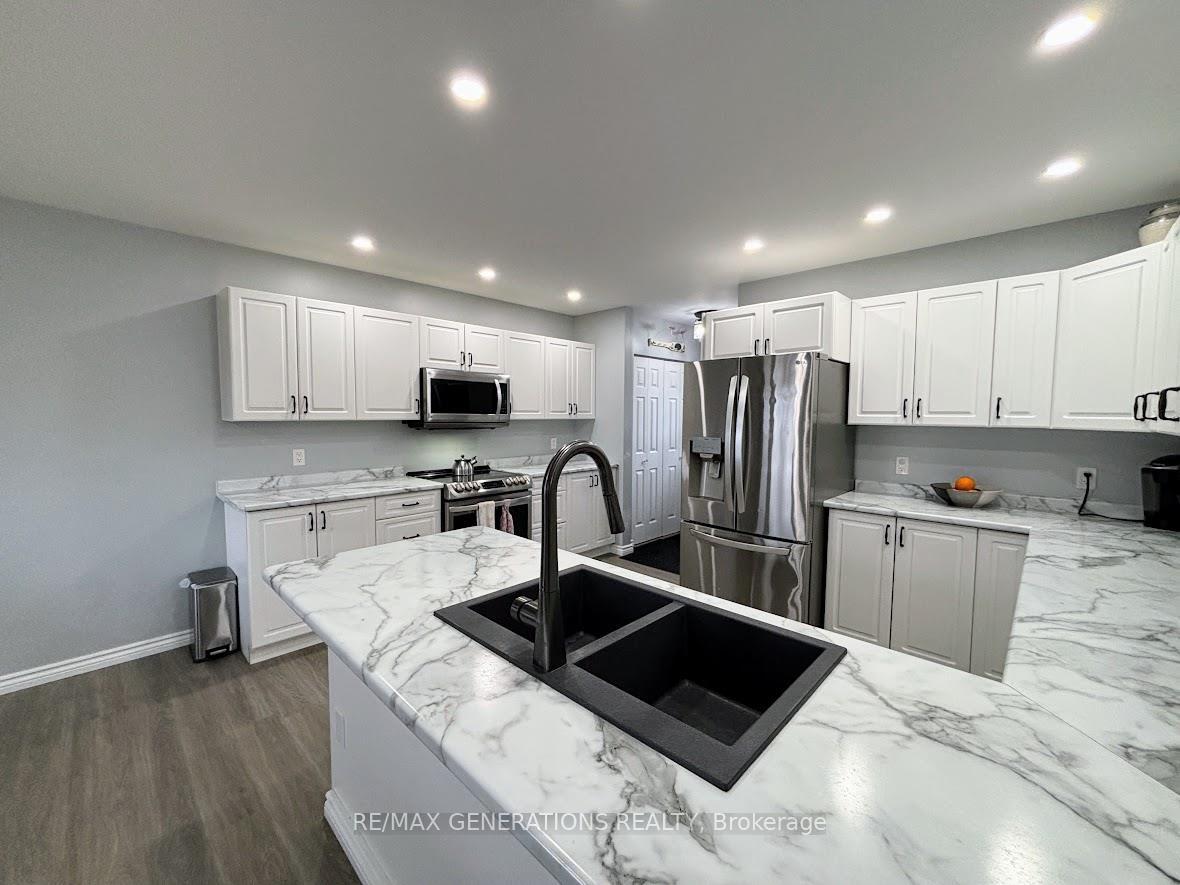 Photo 3 of 3 Howe Street, Marathon — HOMEH