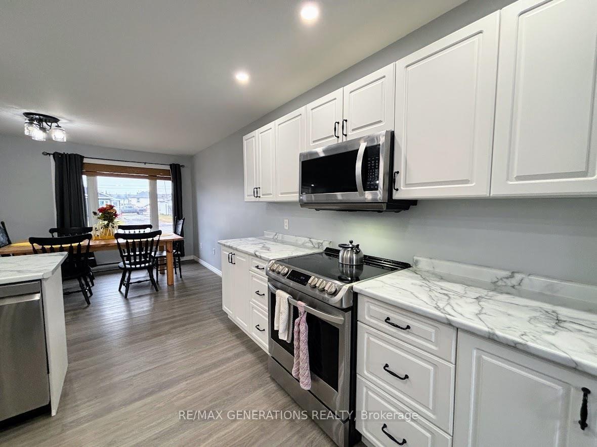 Photo 5 of 3 Howe Street, Marathon — HOMEH
