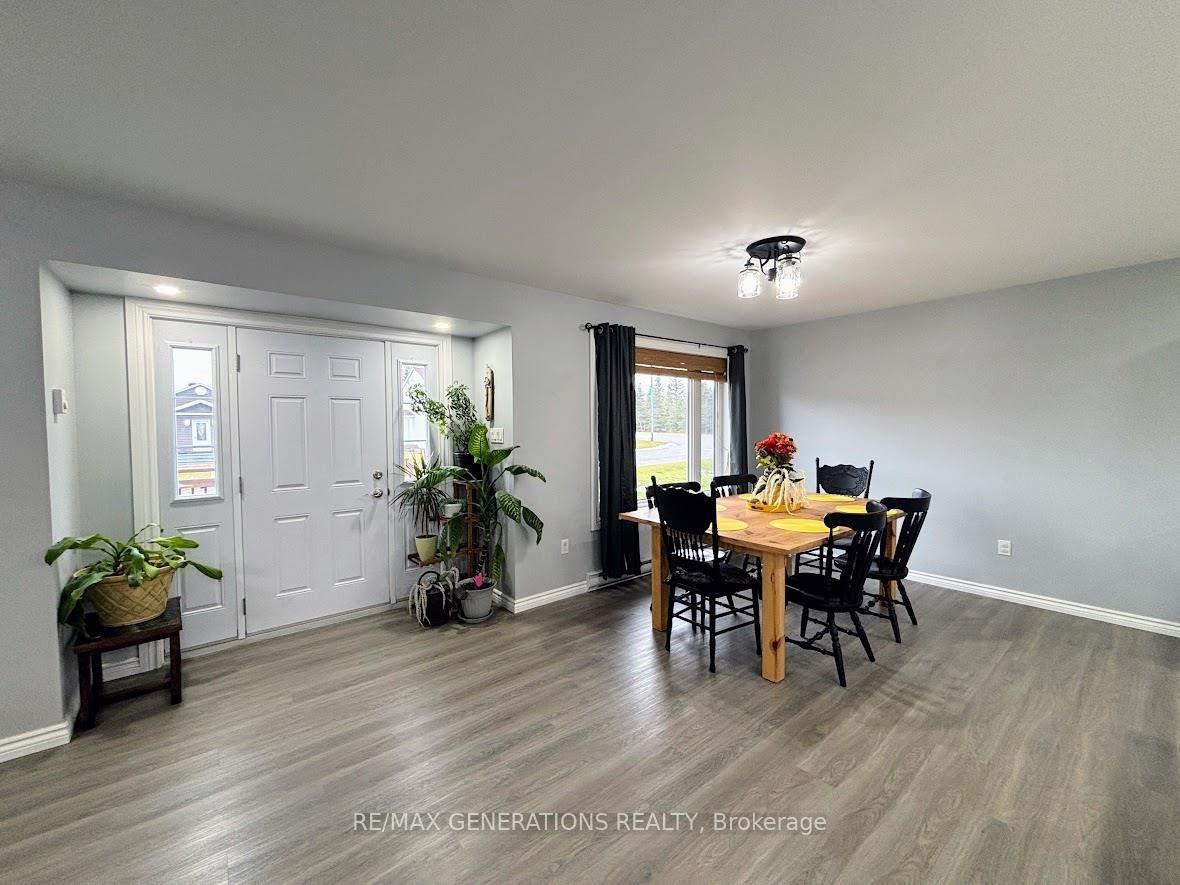 Photo 6 of 3 Howe Street, Marathon — HOMEH