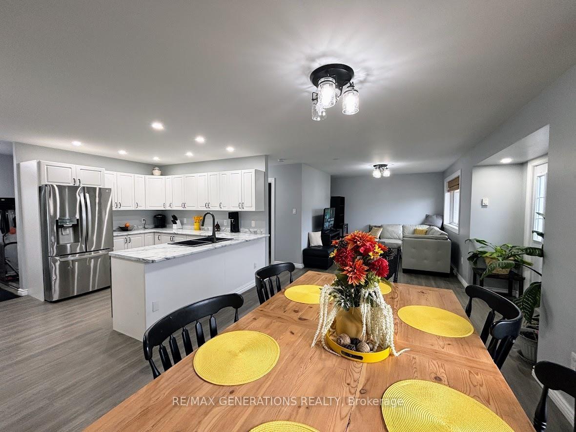 Photo 8 of 3 Howe Street, Marathon — HOMEH