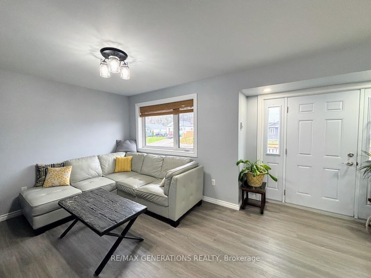 Photo 9 of 3 Howe Street, Marathon — HOMEH