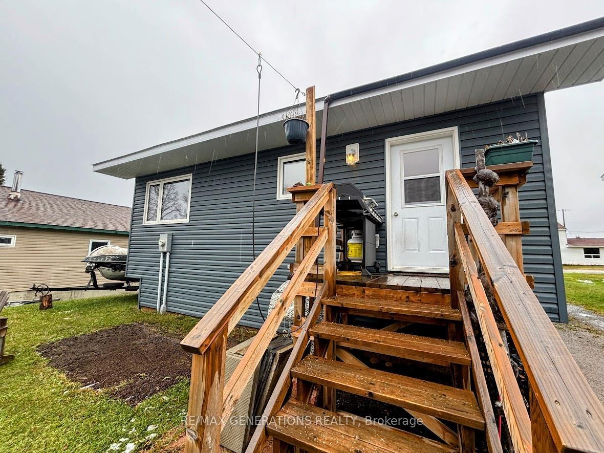 Photo 32 of 3 Howe Street, Marathon — HOMEH