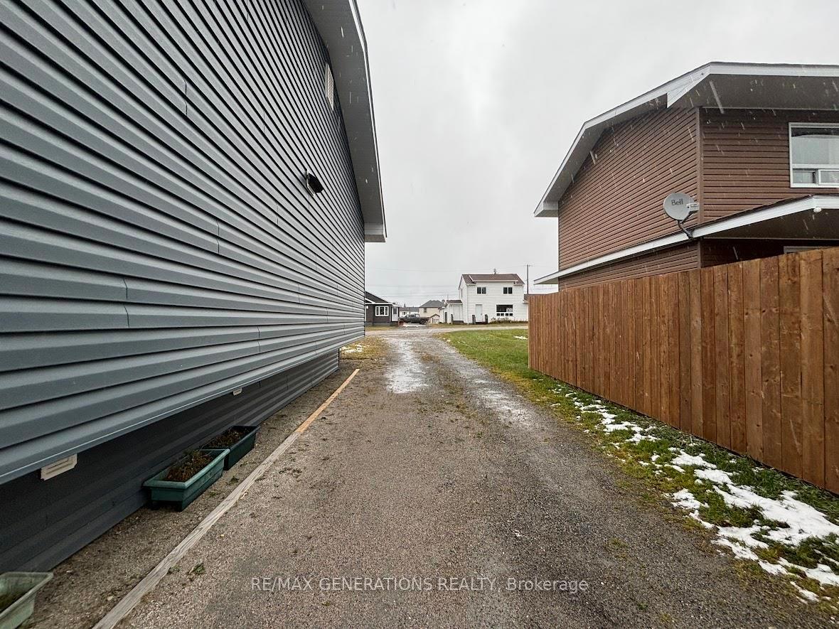Photo 33 of 3 Howe Street, Marathon — HOMEH