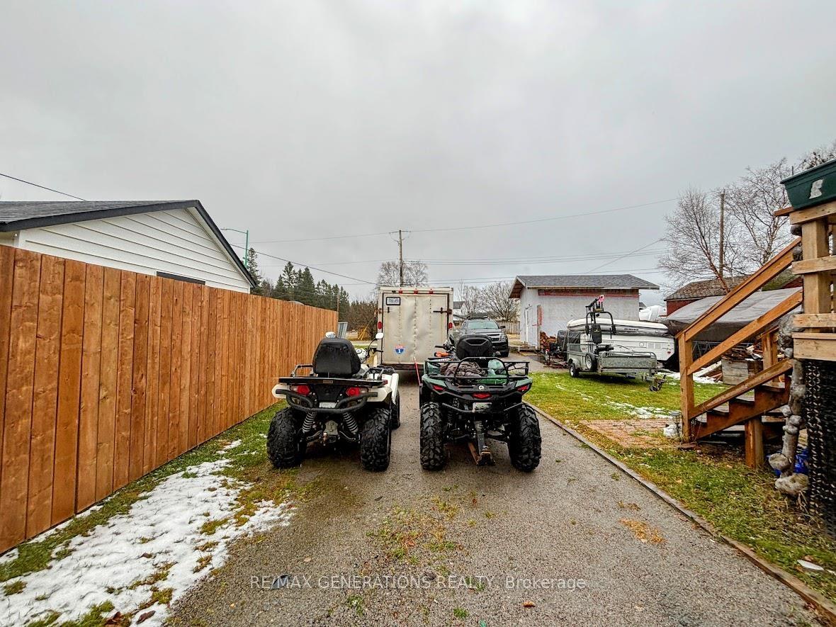 Photo 34 of 3 Howe Street, Marathon — HOMEH
