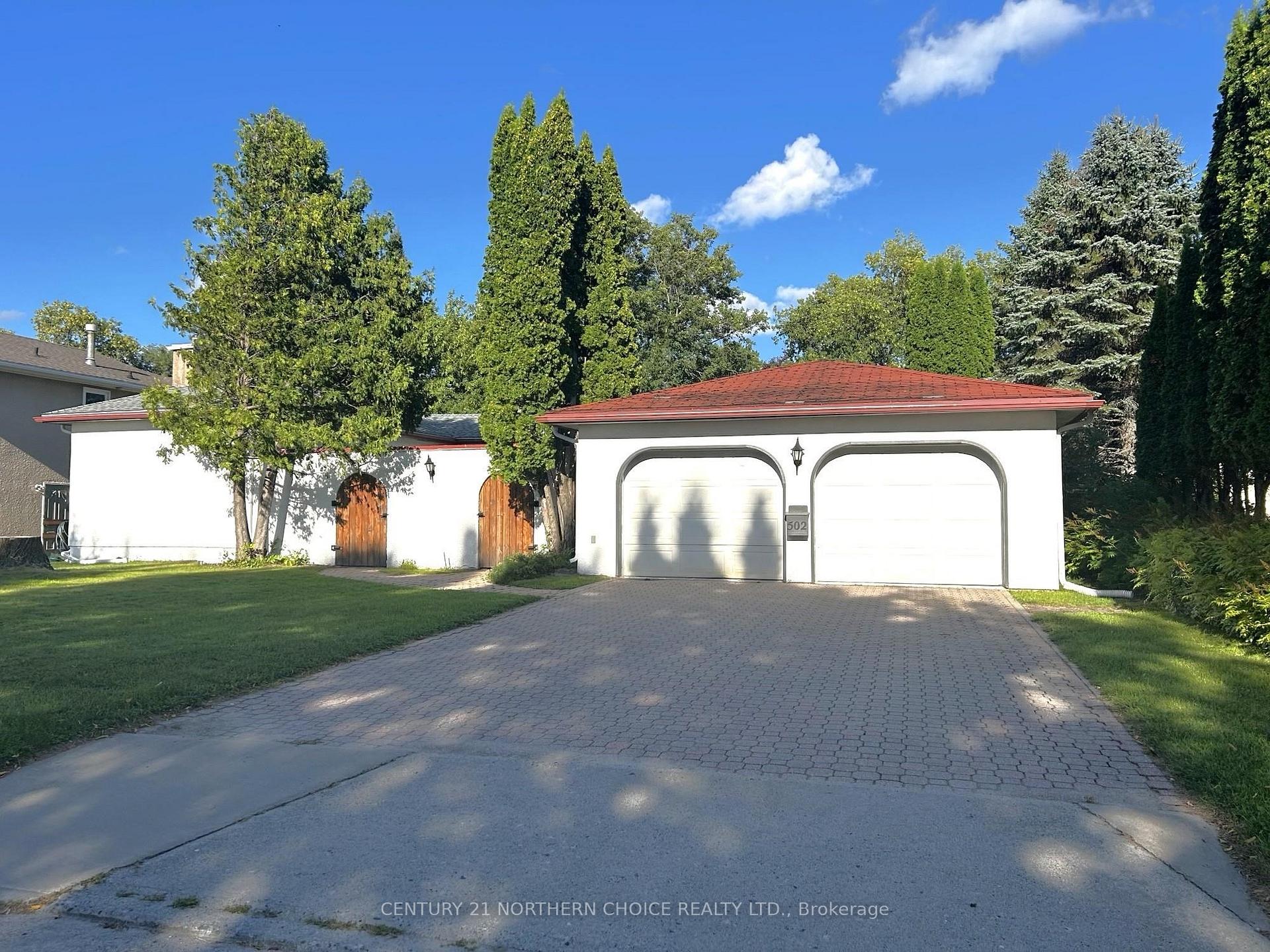 Photo 2 of 502 Flinders Avenue, Fort Frances — HOMEH