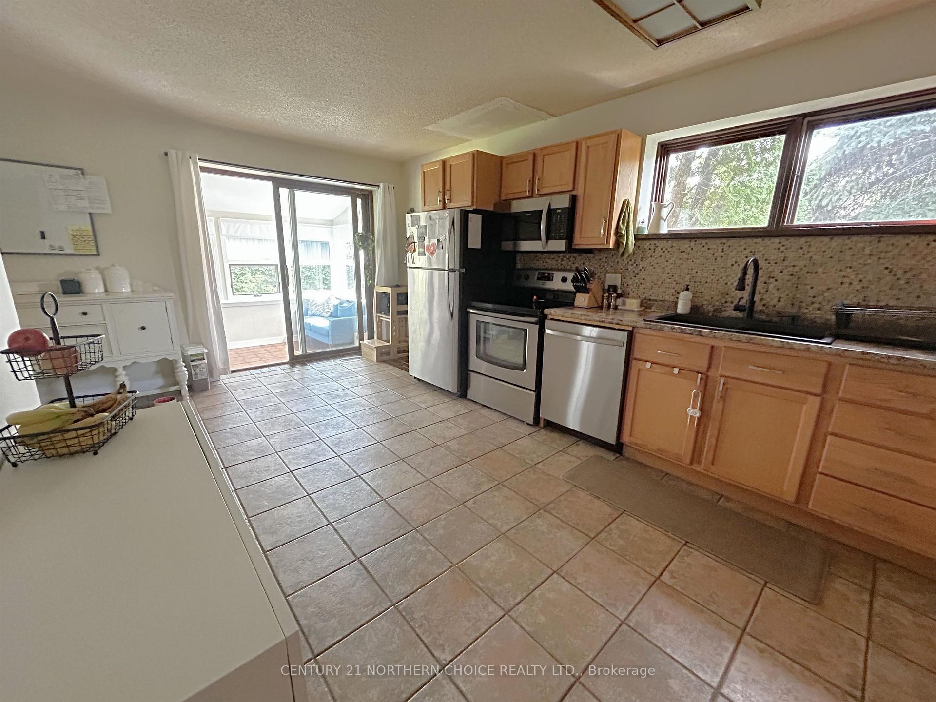 Photo 7 of 502 Flinders Avenue, Fort Frances — HOMEH