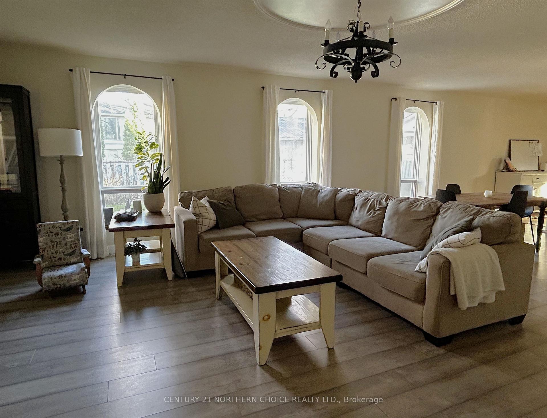 Photo 10 of 502 Flinders Avenue, Fort Frances — HOMEH