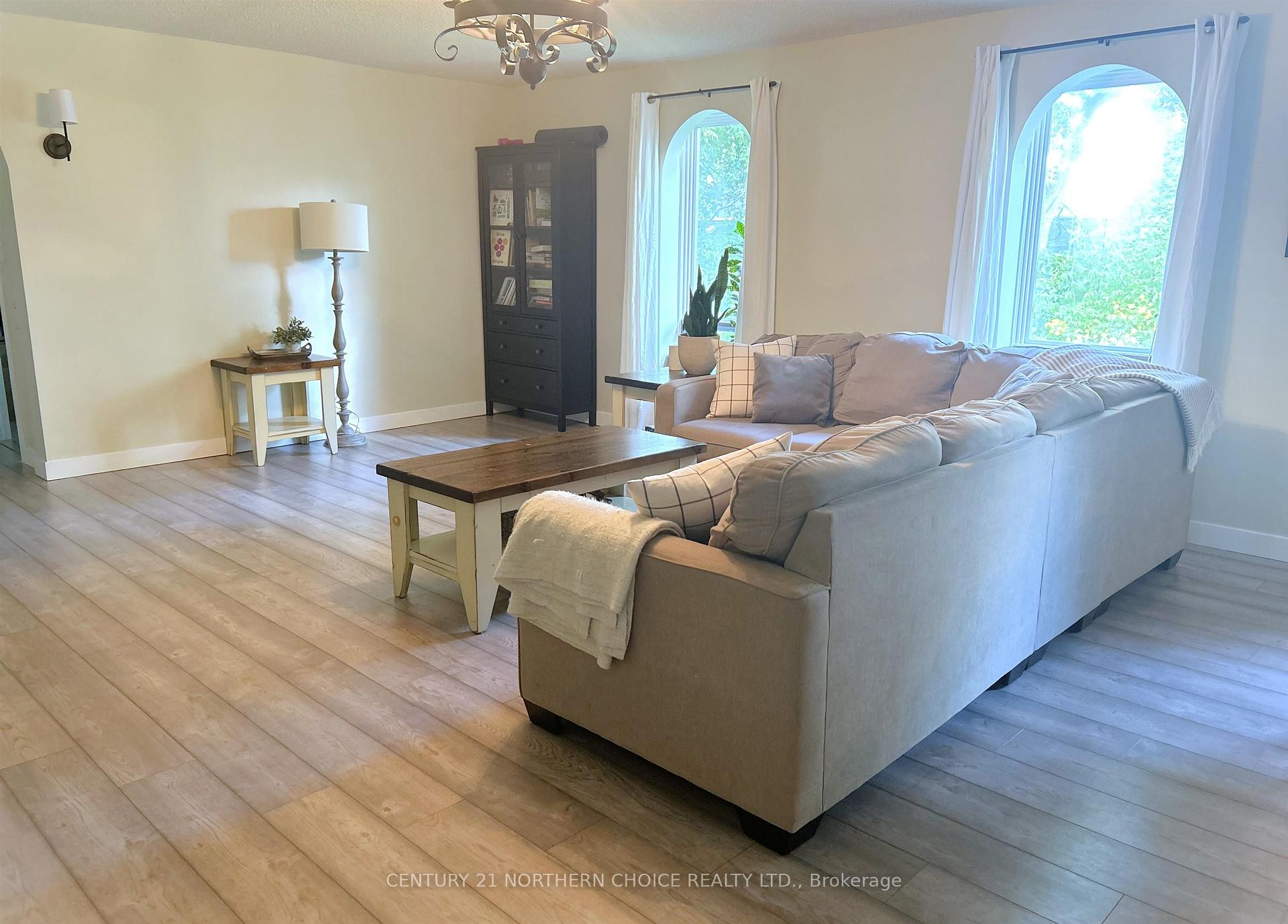 Photo 11 of 502 Flinders Avenue, Fort Frances — HOMEH