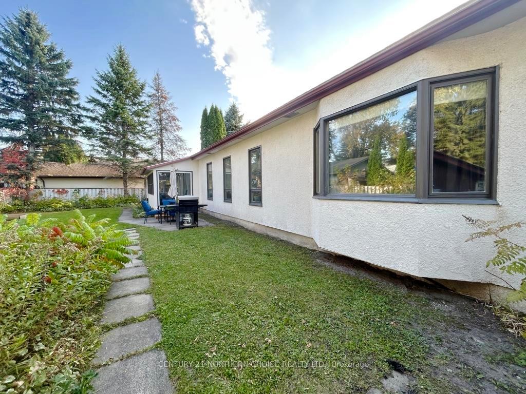 Photo 27 of 502 Flinders Avenue, Fort Frances — HOMEH