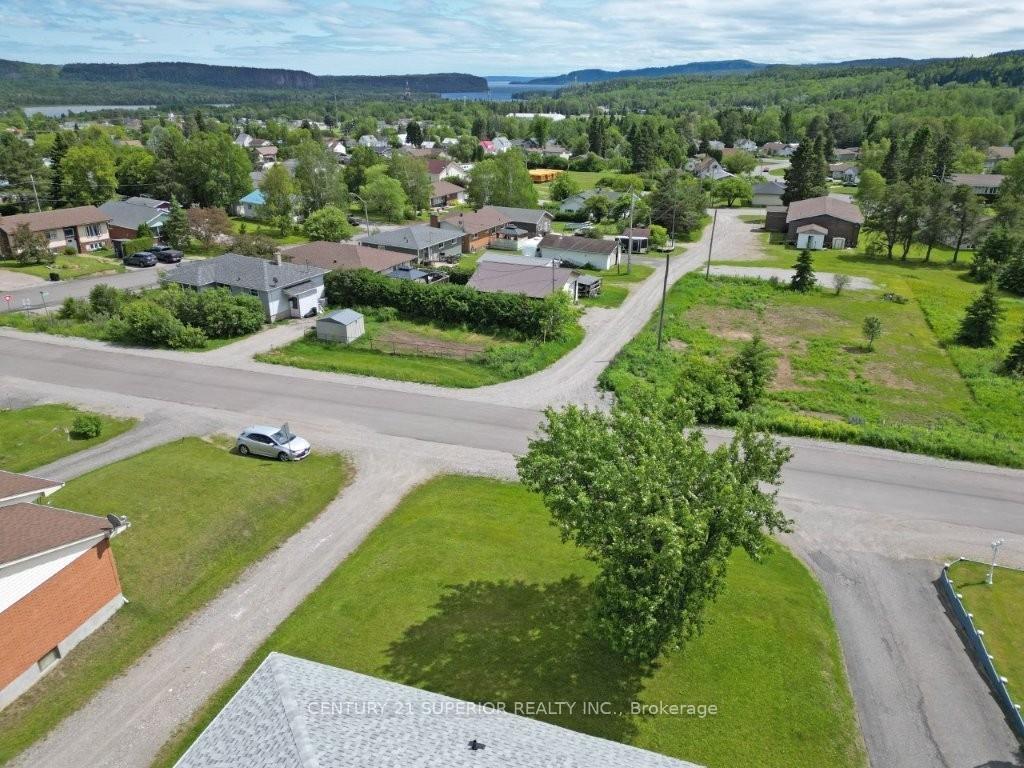 Photo 2 of 183 McKirdy Ave, Nipigon — HOMEH