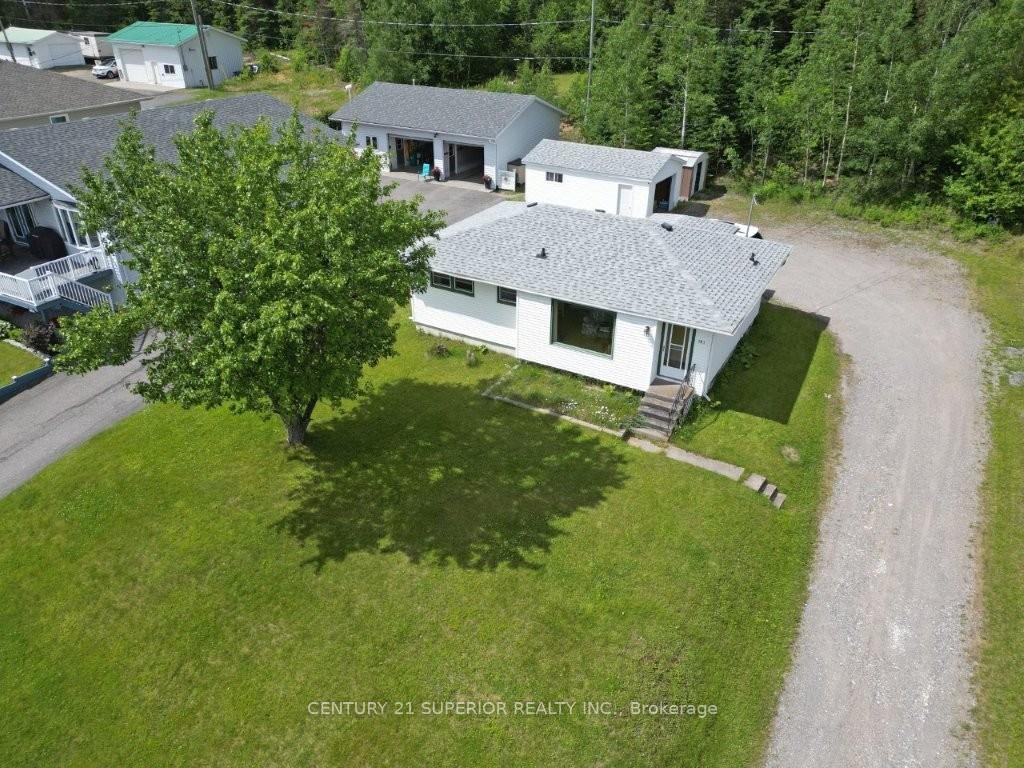 Photo 3 of 183 McKirdy Ave, Nipigon — HOMEH