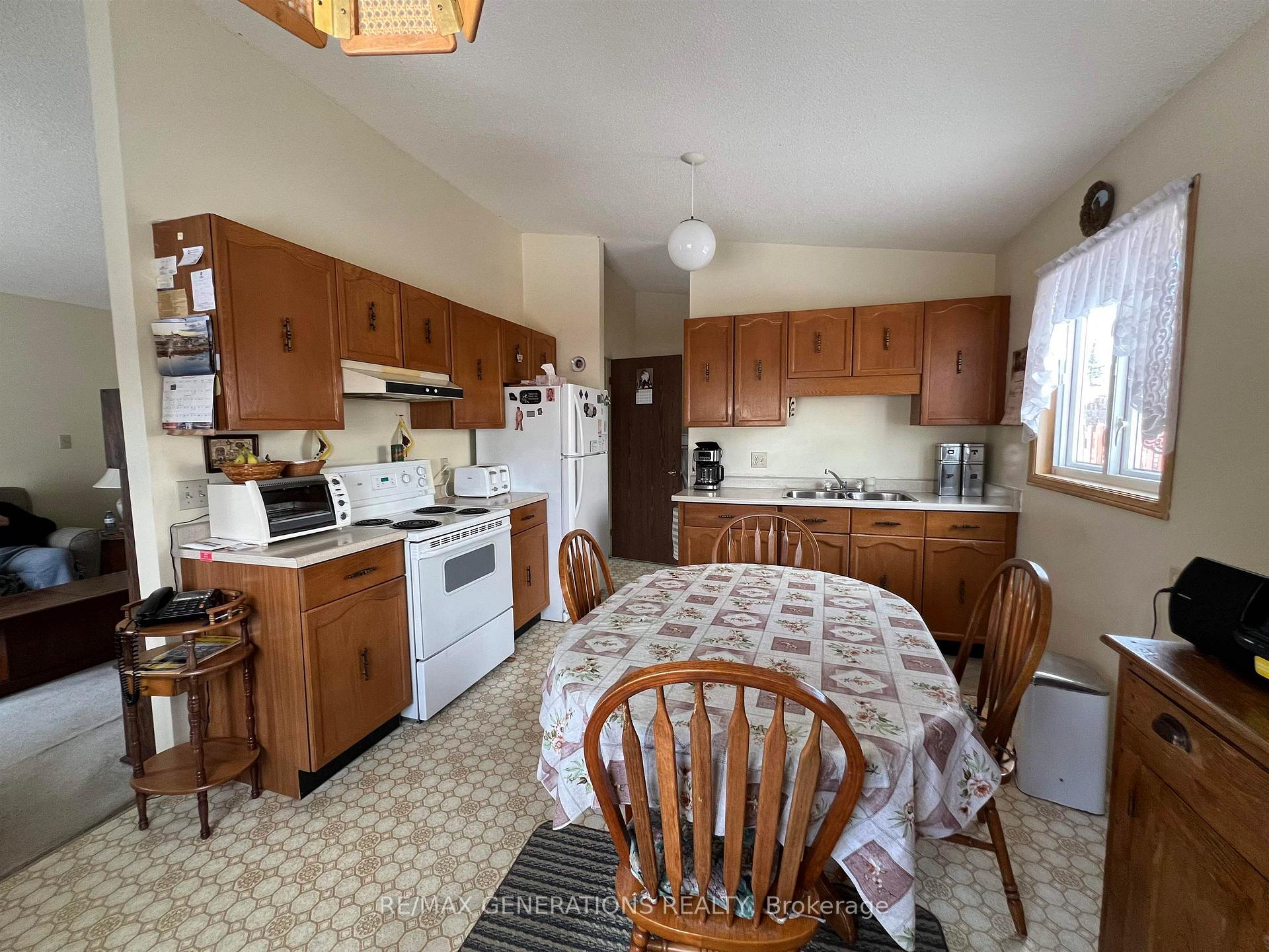 Photo 5 of 32 Hemlo Drive, Marathon — HOMEH