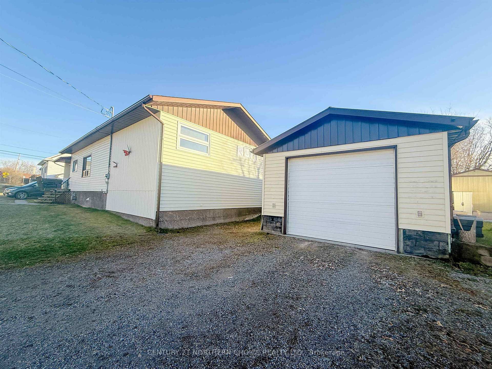 Photo 3 of 63 Peter Street West, Kenora, Norman — HOMEH