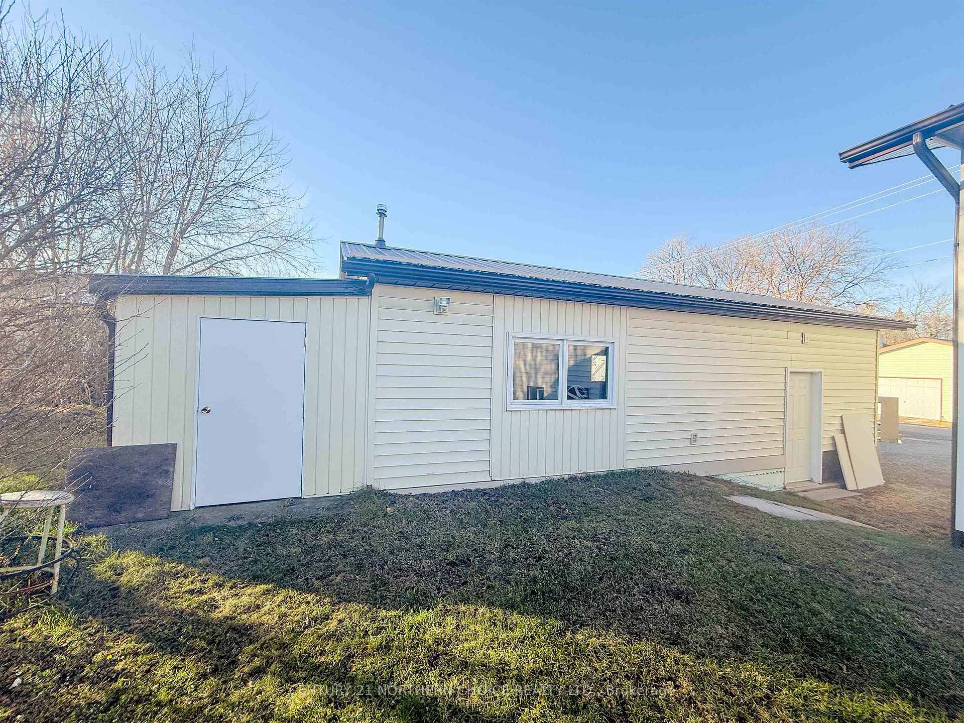 Photo 8 of 63 Peter Street West, Kenora, Norman — HOMEH
