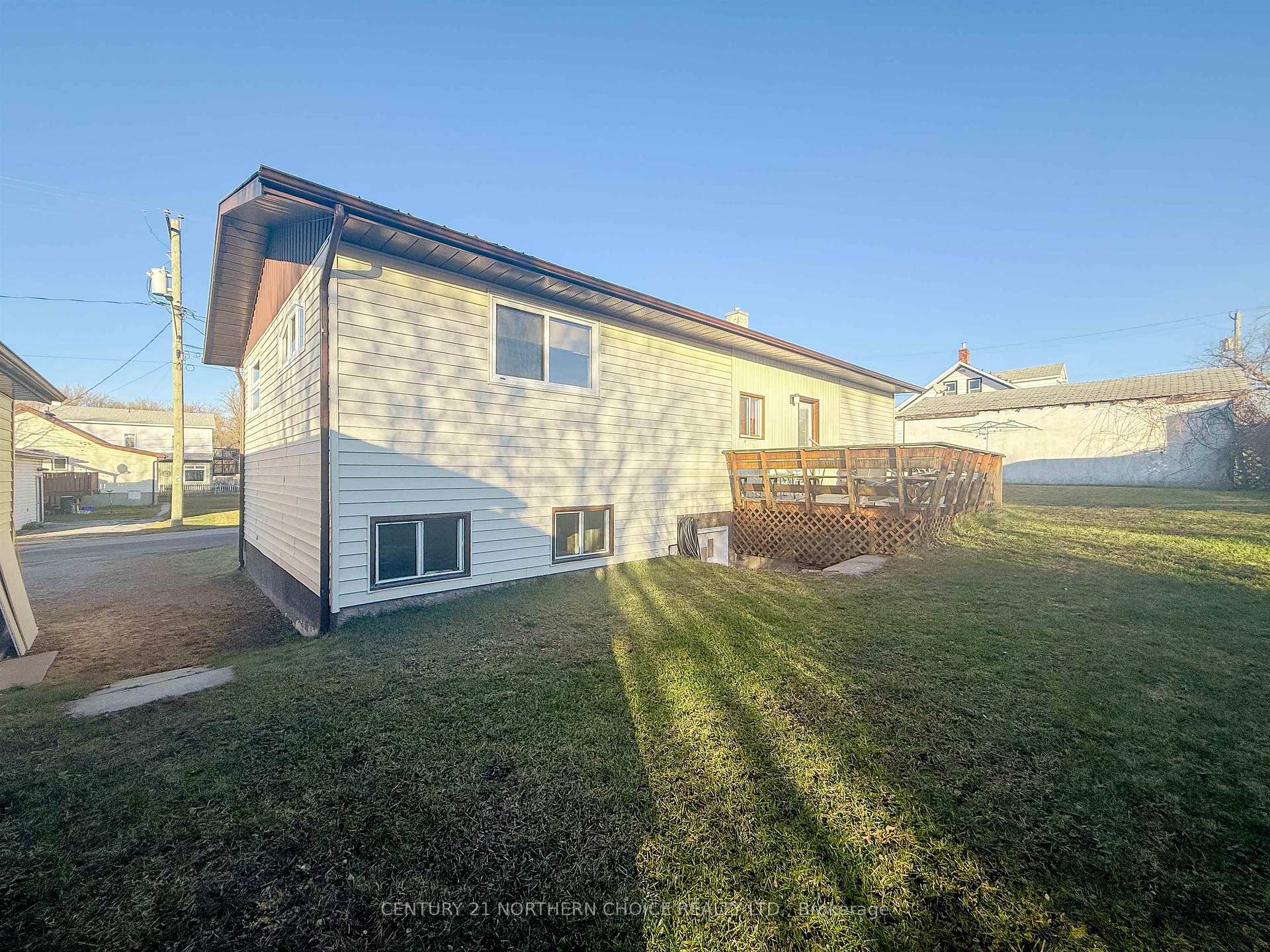 Photo 9 of 63 Peter Street West, Kenora, Norman — HOMEH