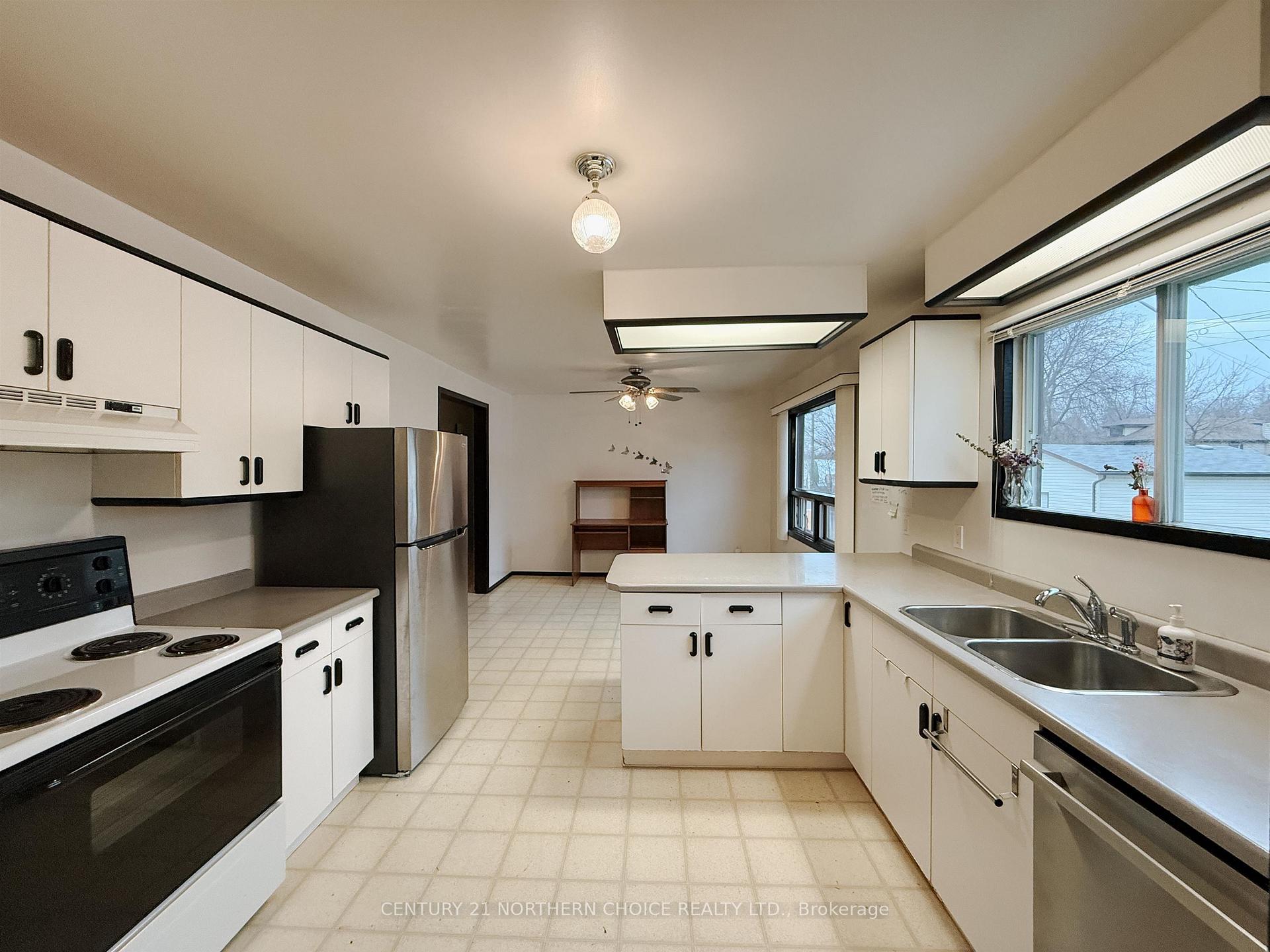Photo 11 of 63 Peter Street West, Kenora, Norman — HOMEH