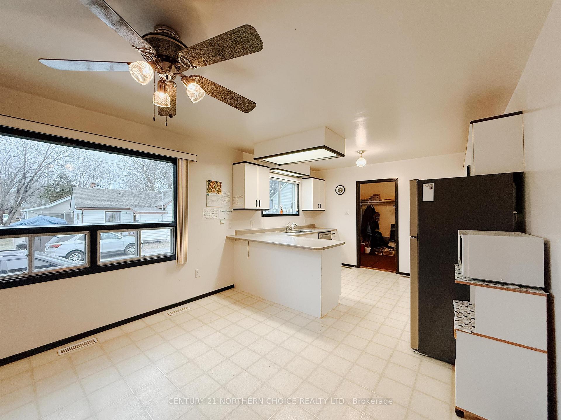 Photo 12 of 63 Peter Street West, Kenora, Norman — HOMEH