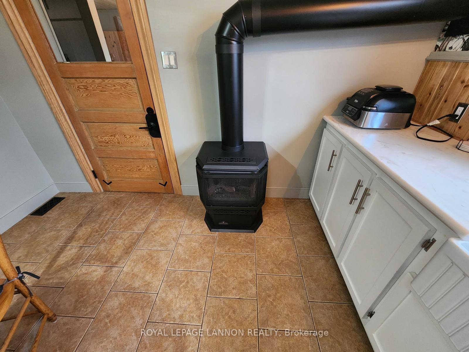 Photo 25 of 306 Ontario Street, Schreiber — HOMEH