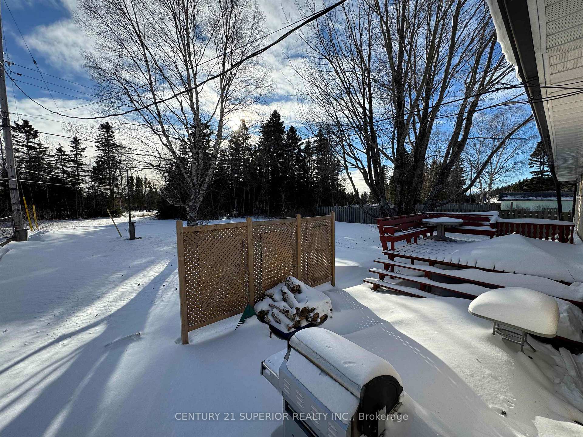 Photo 2 of 5 Sund Cres, Marathon — HOMEH