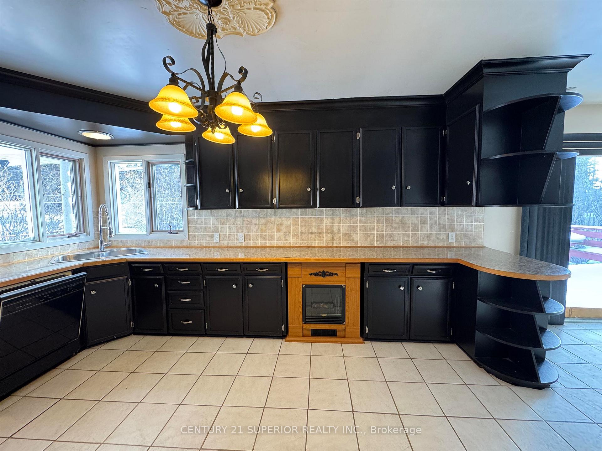 Photo 6 of 5 Sund Cres, Marathon — HOMEH