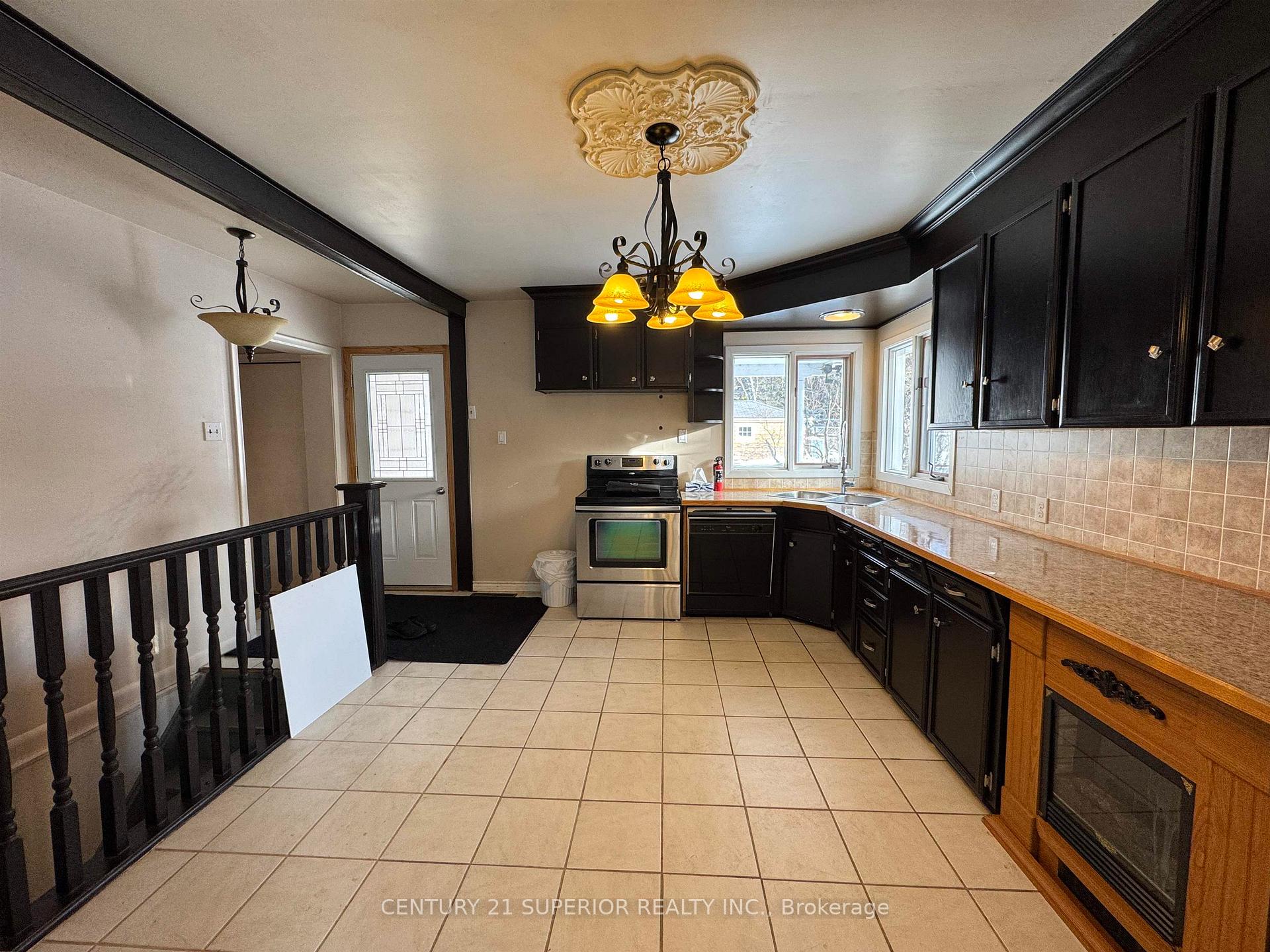Photo 7 of 5 Sund Cres, Marathon — HOMEH