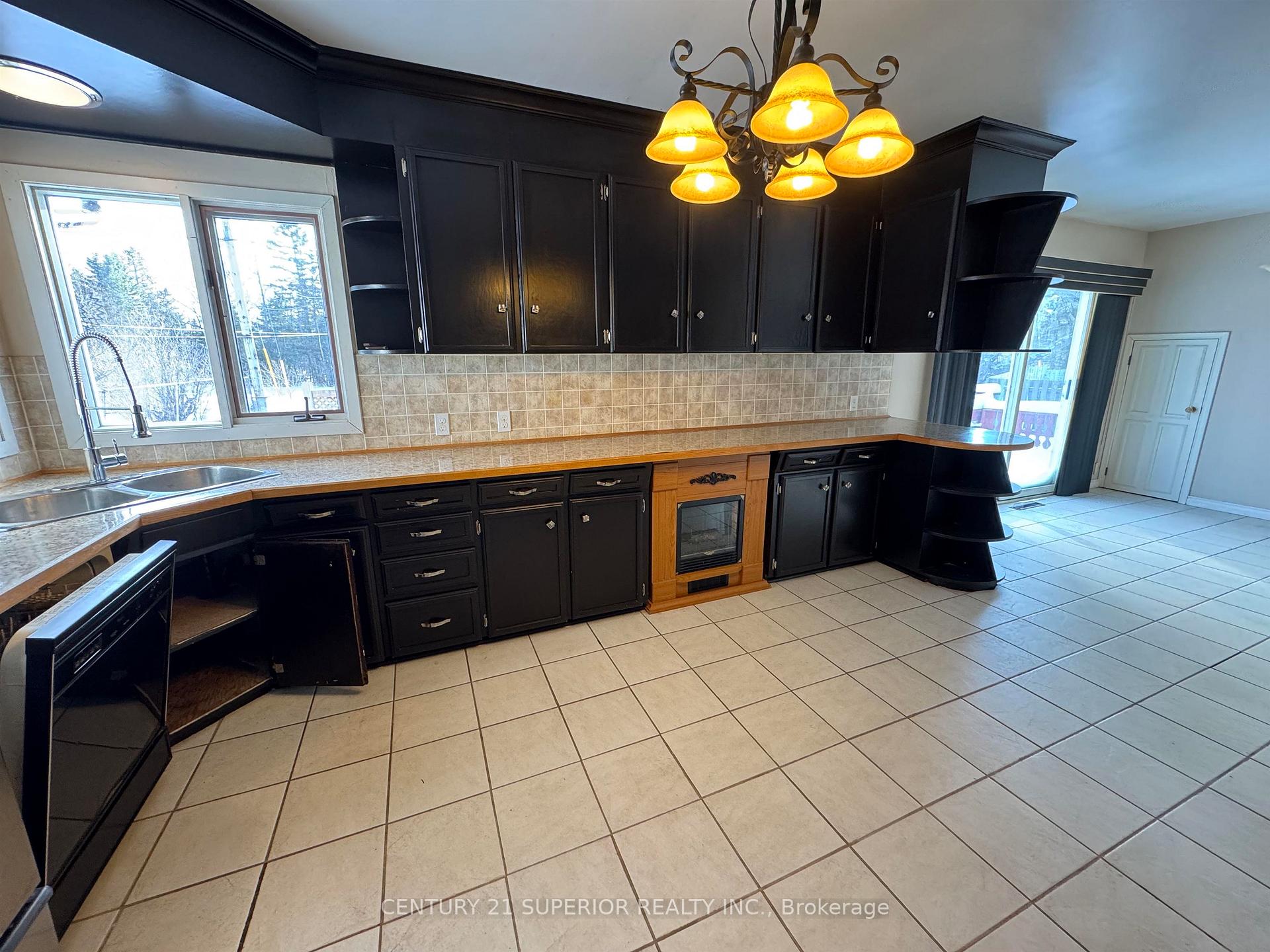 Photo 8 of 5 Sund Cres, Marathon — HOMEH