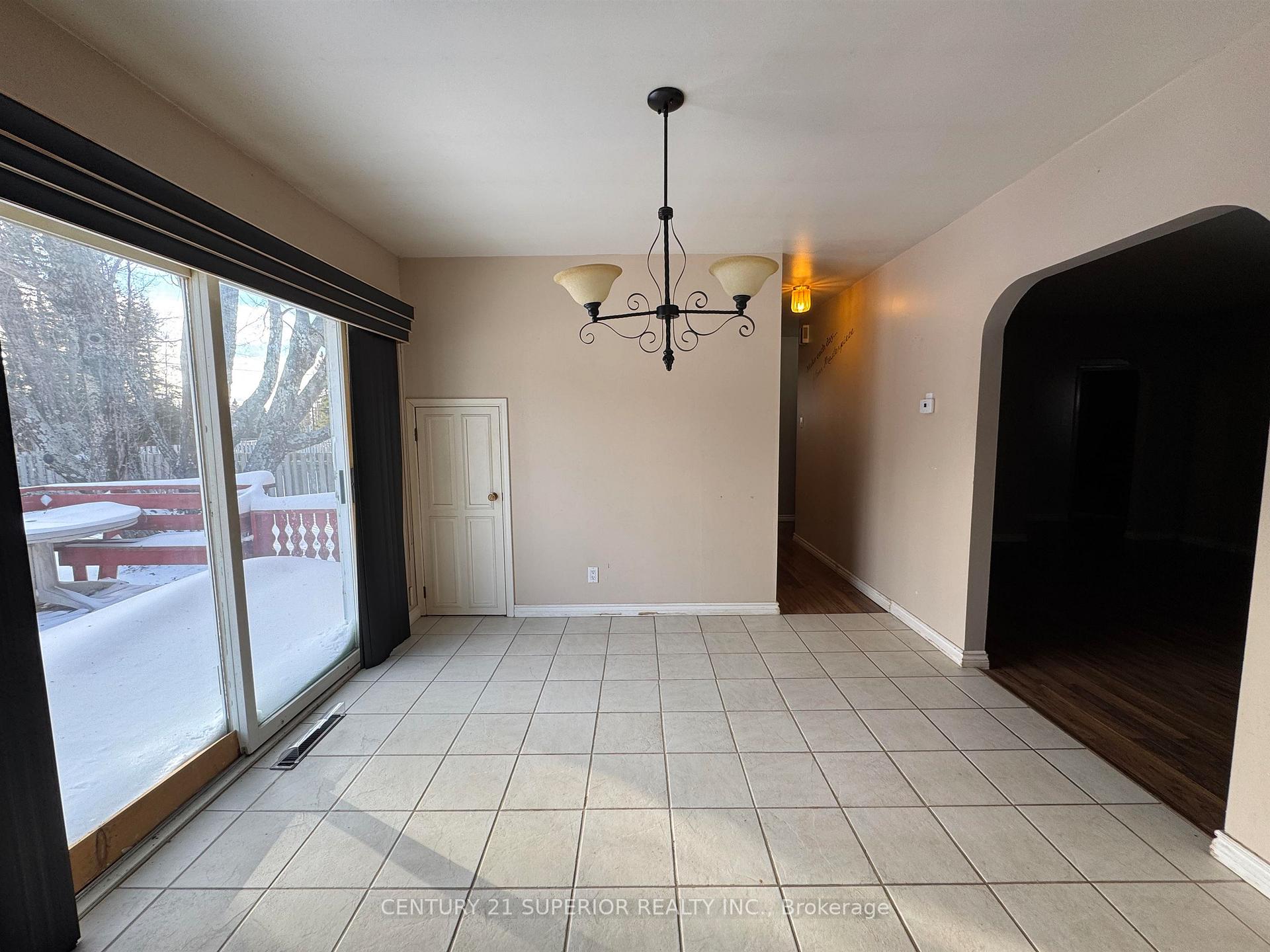 Photo 11 of 5 Sund Cres, Marathon — HOMEH