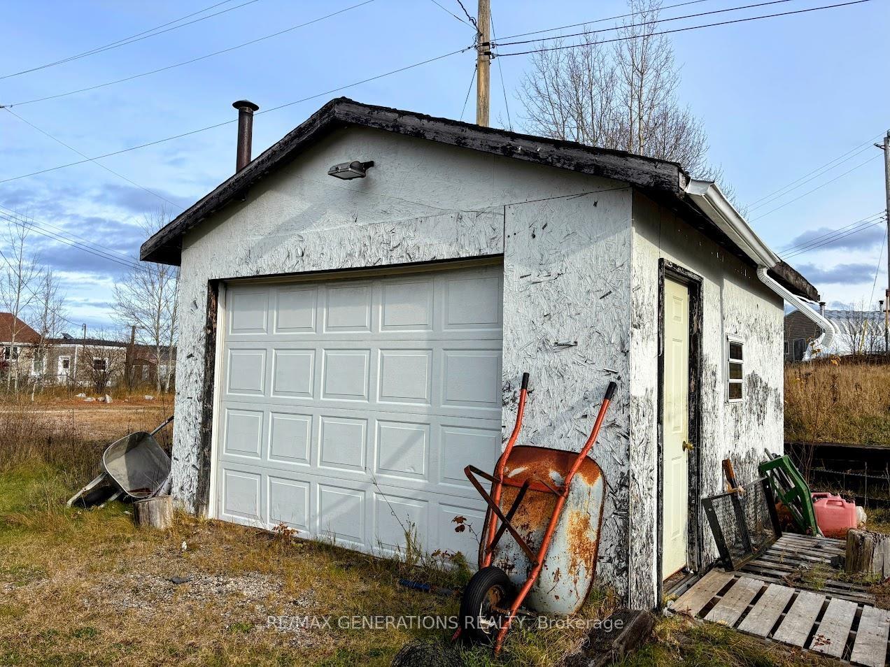 Photo 37 of 9 Shingwauk Drive, Manitouwadge — HOMEH