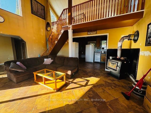 Photo 13 of 14794 17 E, Dryden, Barclay — HOMEH