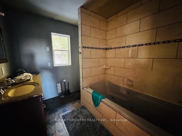 Photo 22 of 14794 17 E, Dryden, Barclay — HOMEH