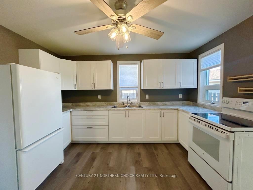 Photo 3 of 1007 Sunset Drive, Fort Frances — HOMEH