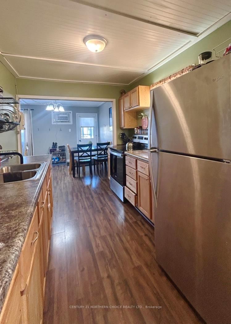 Photo 5 of 917 Phair Avenue, Fort Frances — HOMEH