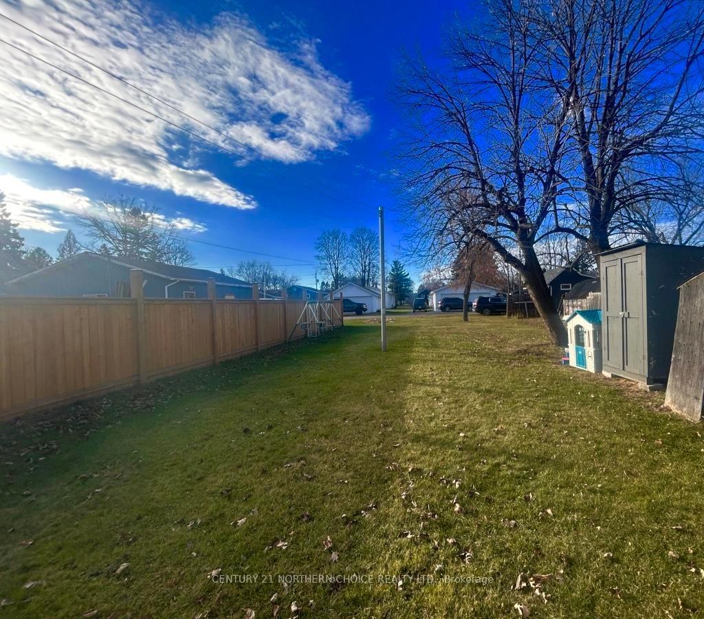 Photo 24 of 917 Phair Avenue, Fort Frances — HOMEH
