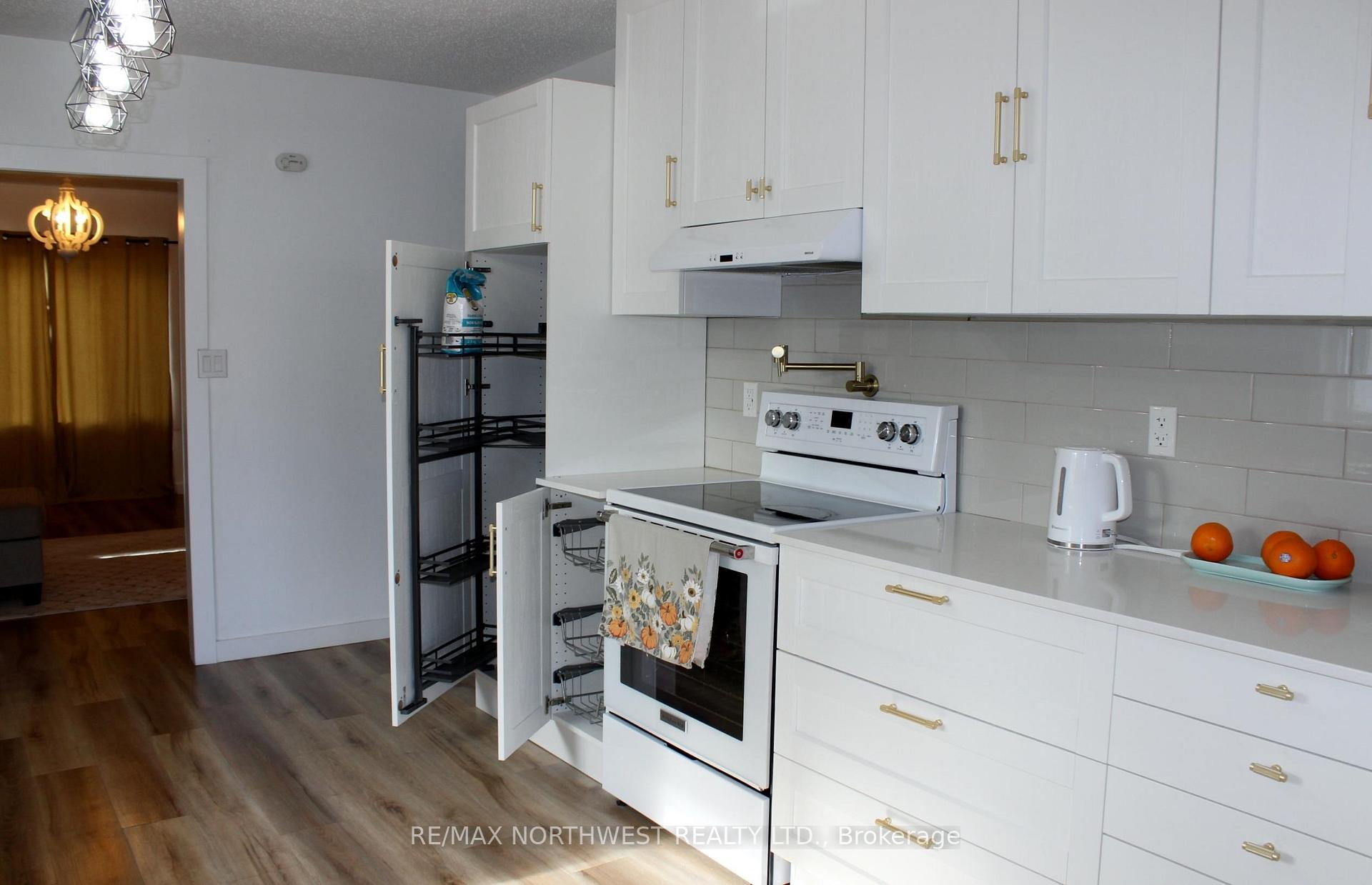 Photo 10 of 118 Fourth St, Rainy River — HOMEH