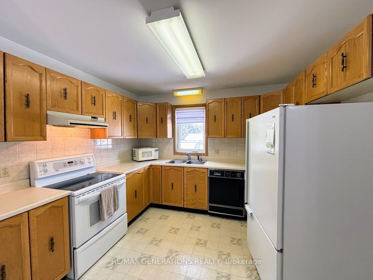 Photo 3 of 12 Wendego Street, Manitouwadge — HOMEH