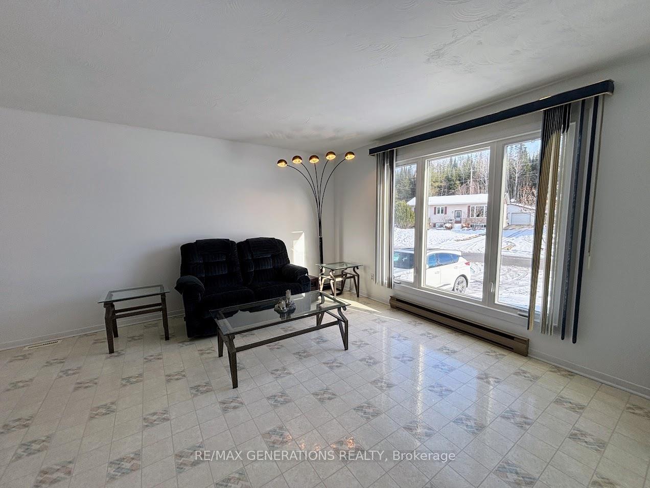 Photo 5 of 12 Wendego Street, Manitouwadge — HOMEH