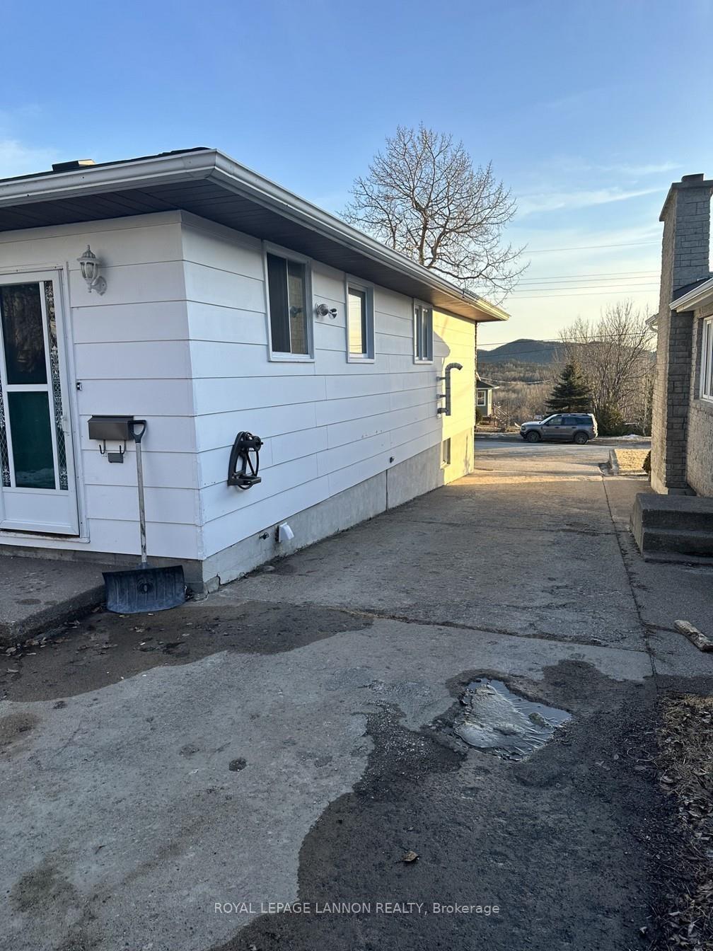 Photo 3 of 225 Bayview Street, Schreiber — HOMEH