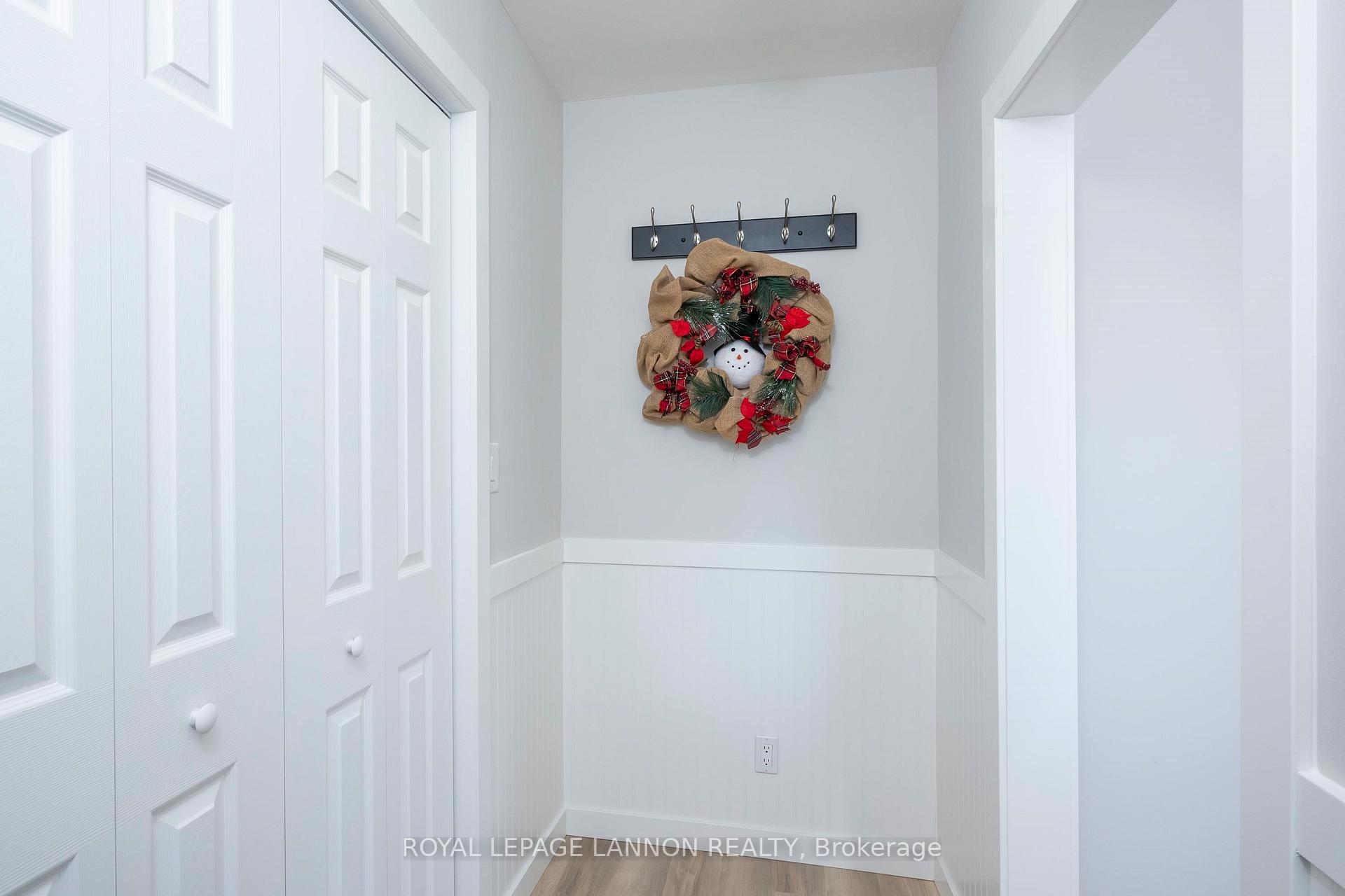 Photo 5 of 158 Carl Avenue, Thunder Bay, John Street North — HOMEH