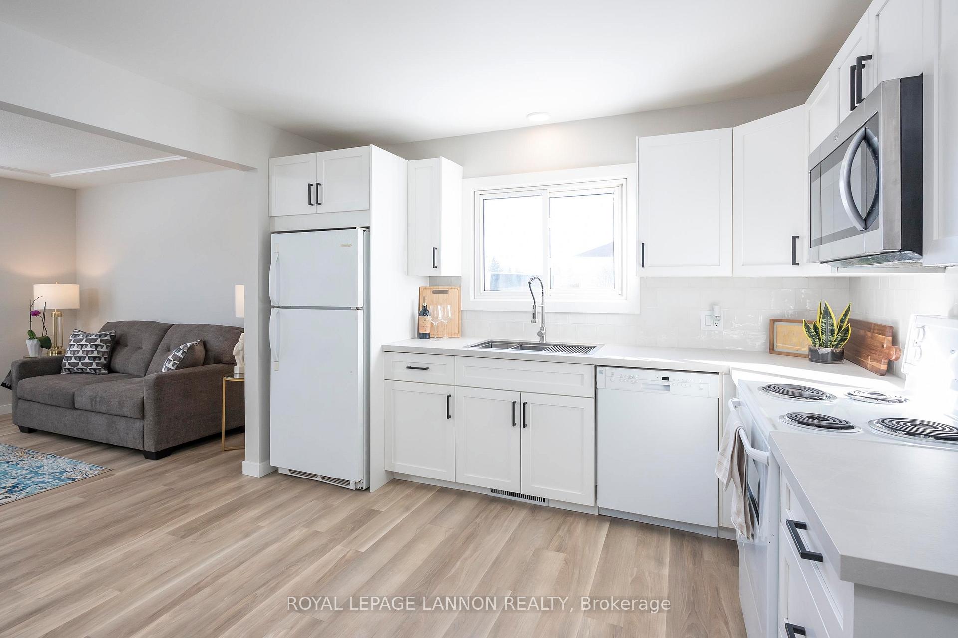 Photo 7 of 158 Carl Avenue, Thunder Bay, John Street North — HOMEH