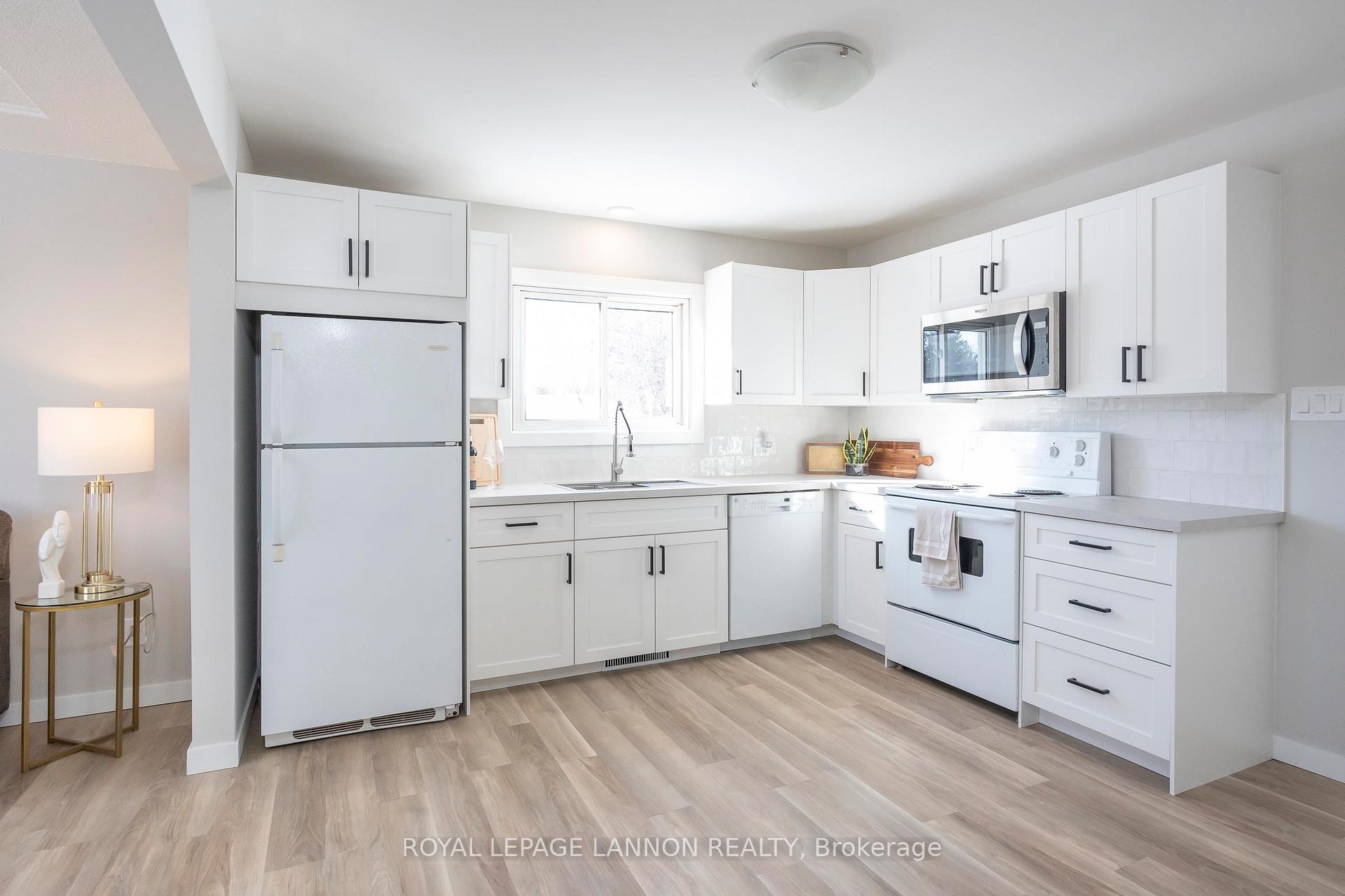 Photo 8 of 158 Carl Avenue, Thunder Bay, John Street North — HOMEH