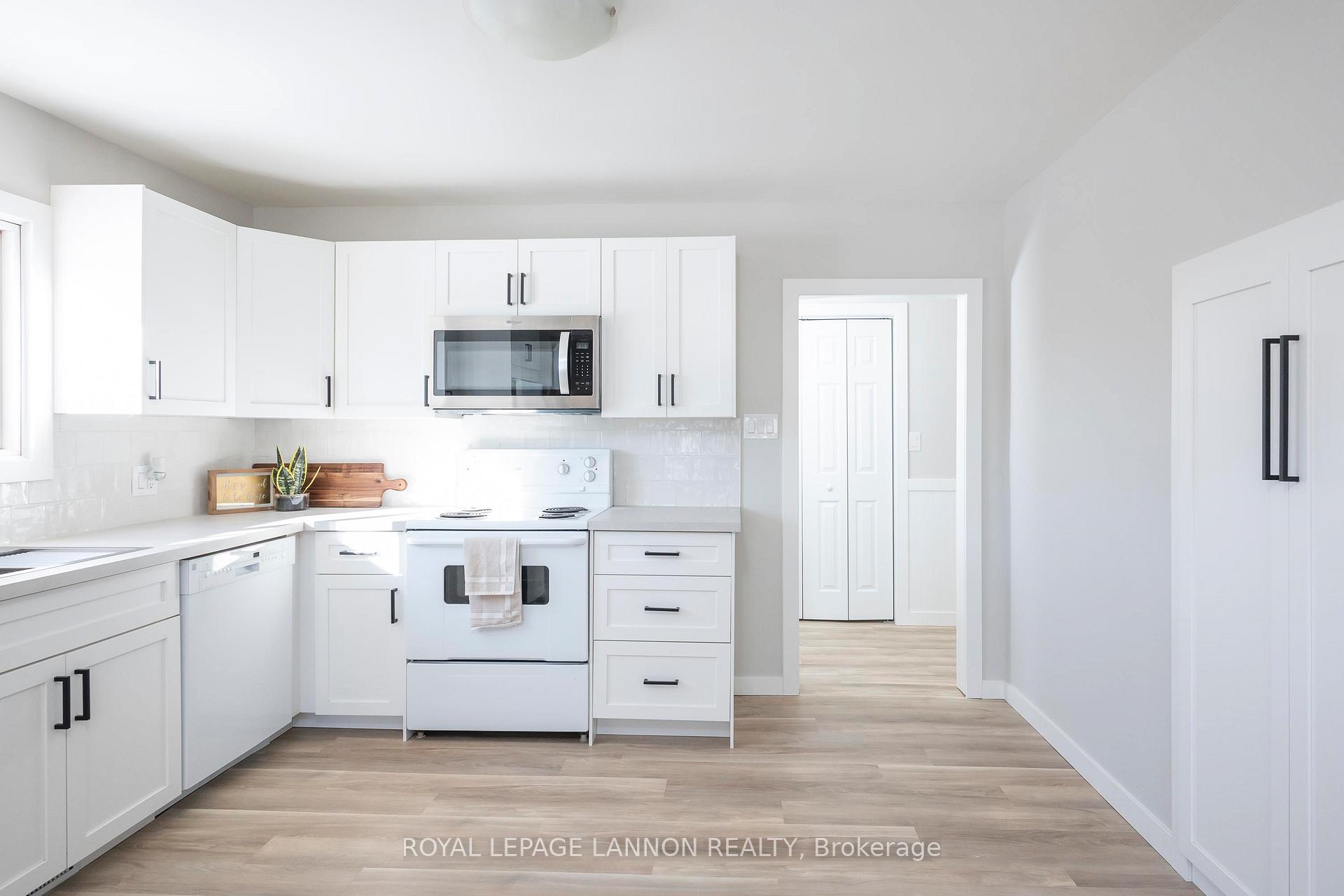 Photo 9 of 158 Carl Avenue, Thunder Bay, John Street North — HOMEH