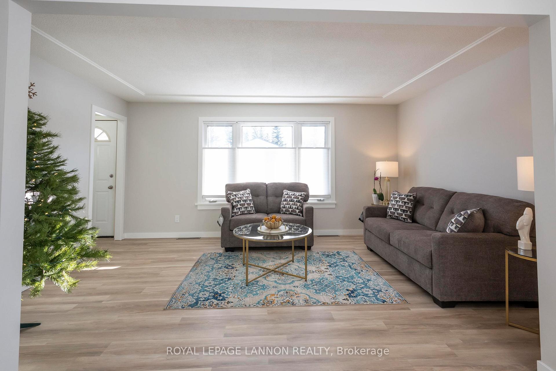 Photo 12 of 158 Carl Avenue, Thunder Bay, John Street North — HOMEH