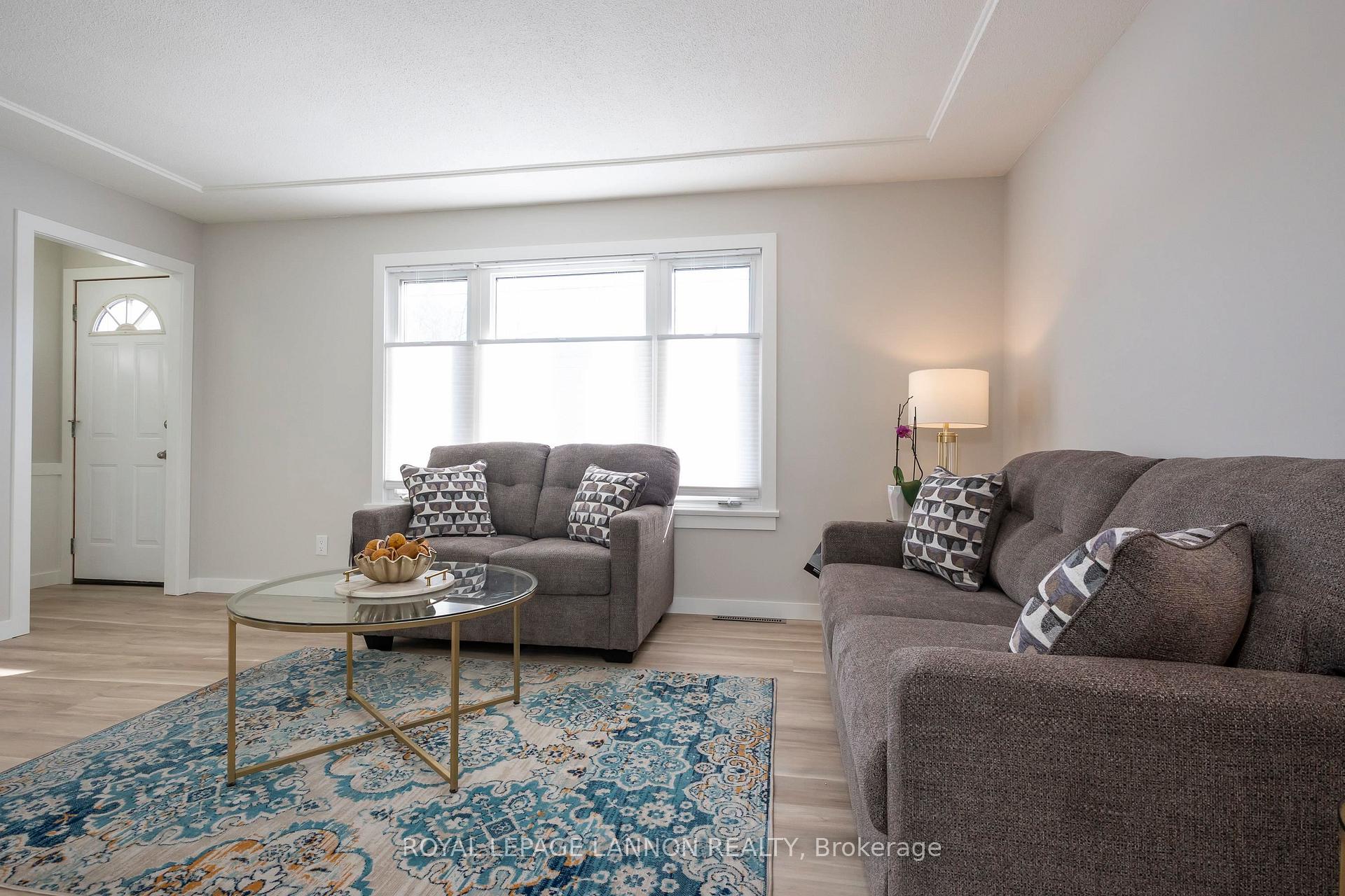 Photo 13 of 158 Carl Avenue, Thunder Bay, John Street North — HOMEH
