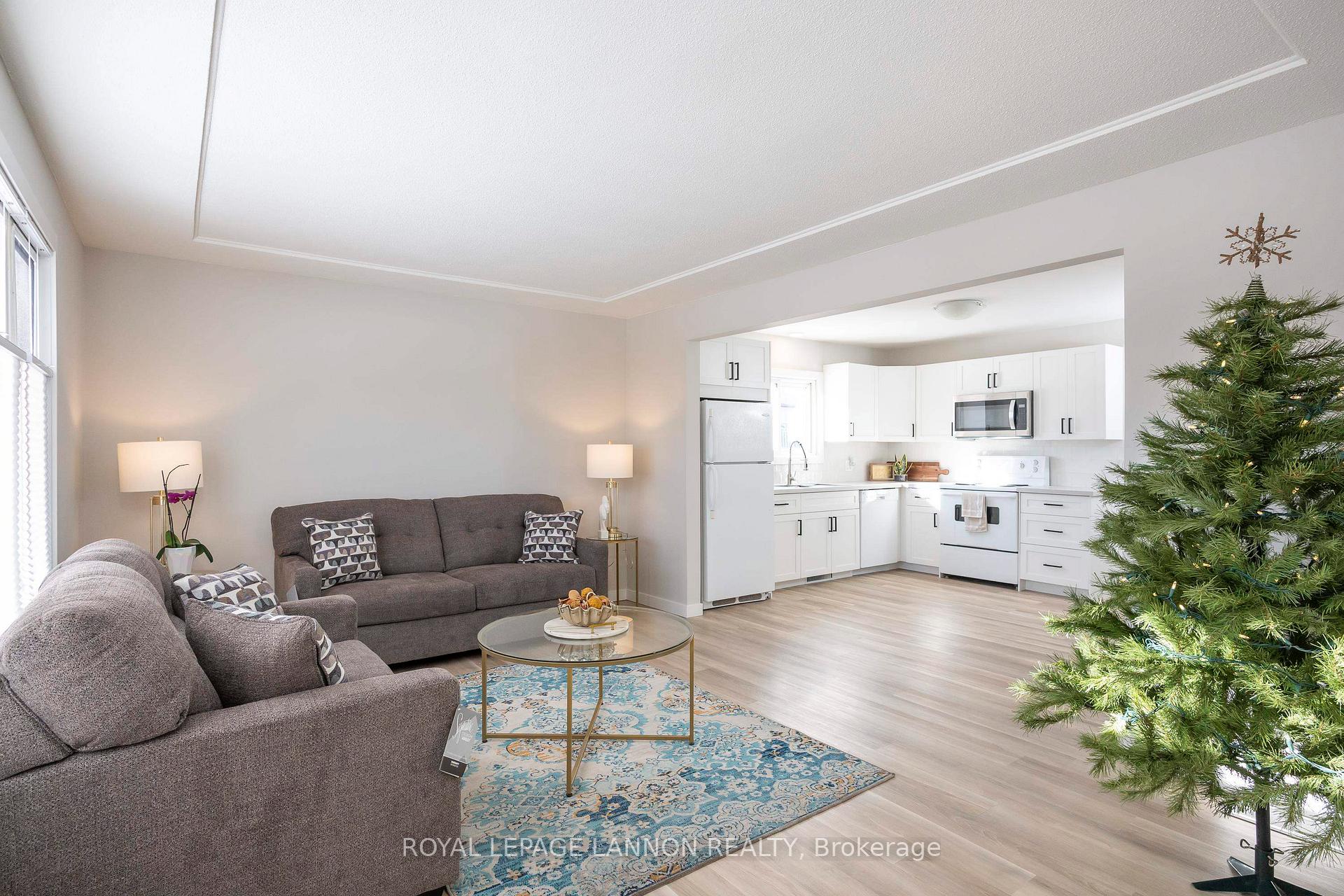 Photo 14 of 158 Carl Avenue, Thunder Bay, John Street North — HOMEH