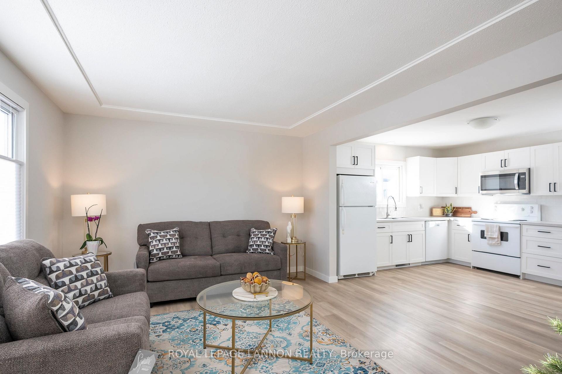 Photo 15 of 158 Carl Avenue, Thunder Bay, John Street North — HOMEH