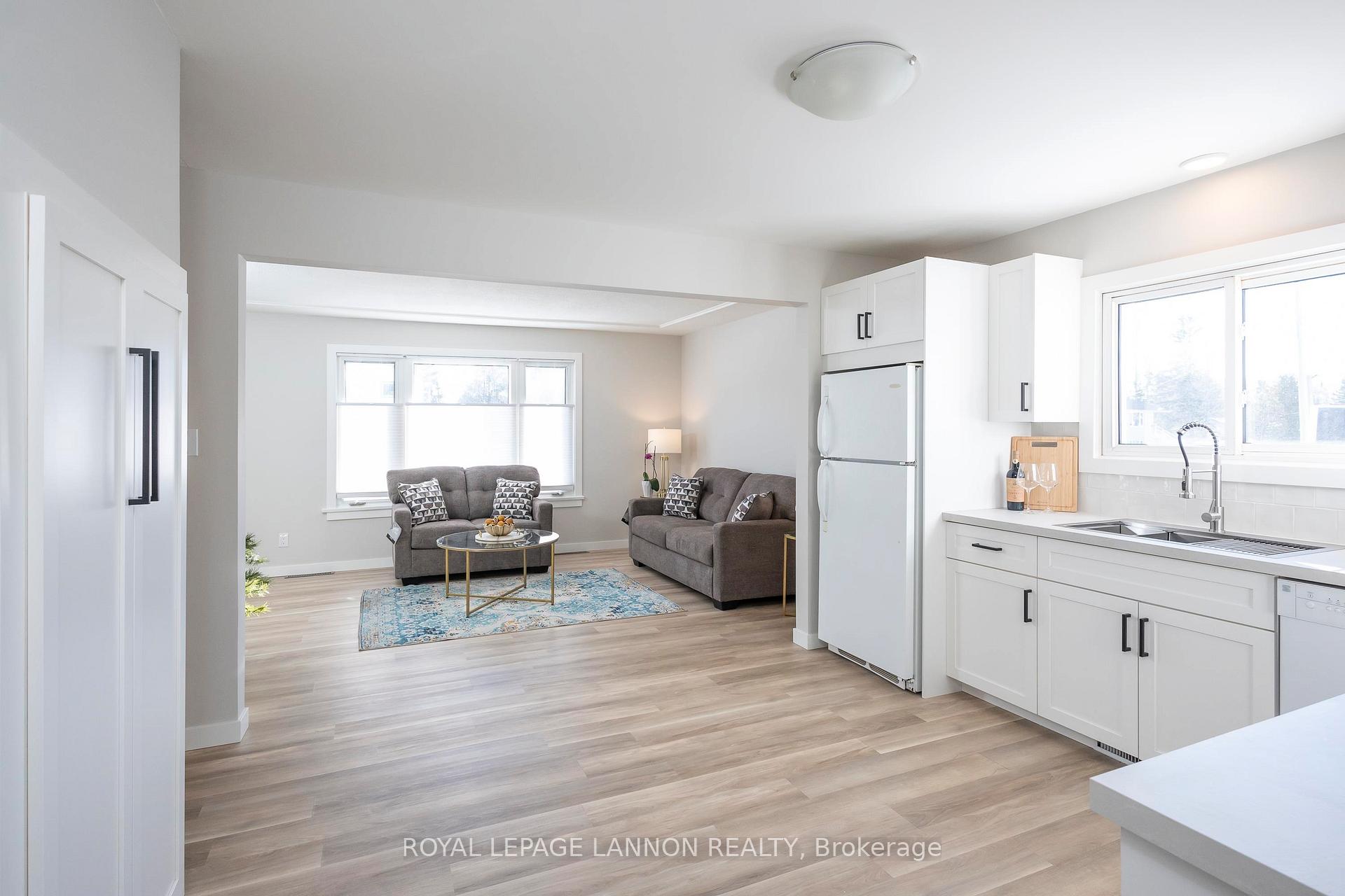 Photo 16 of 158 Carl Avenue, Thunder Bay, John Street North — HOMEH