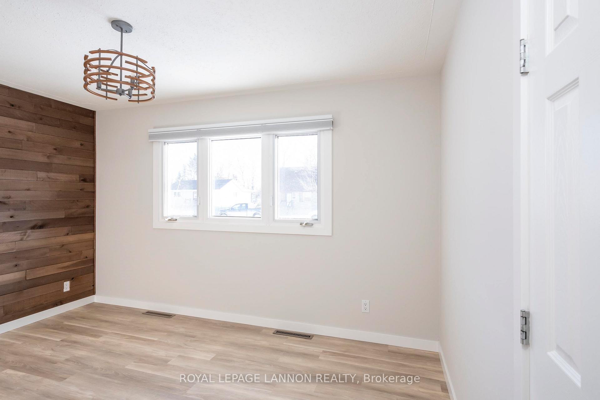 Photo 21 of 158 Carl Avenue, Thunder Bay, John Street North — HOMEH