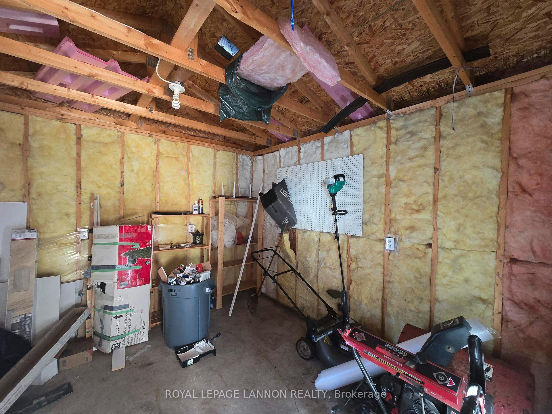 Photo 32 of 158 Carl Avenue, Thunder Bay, John Street North — HOMEH