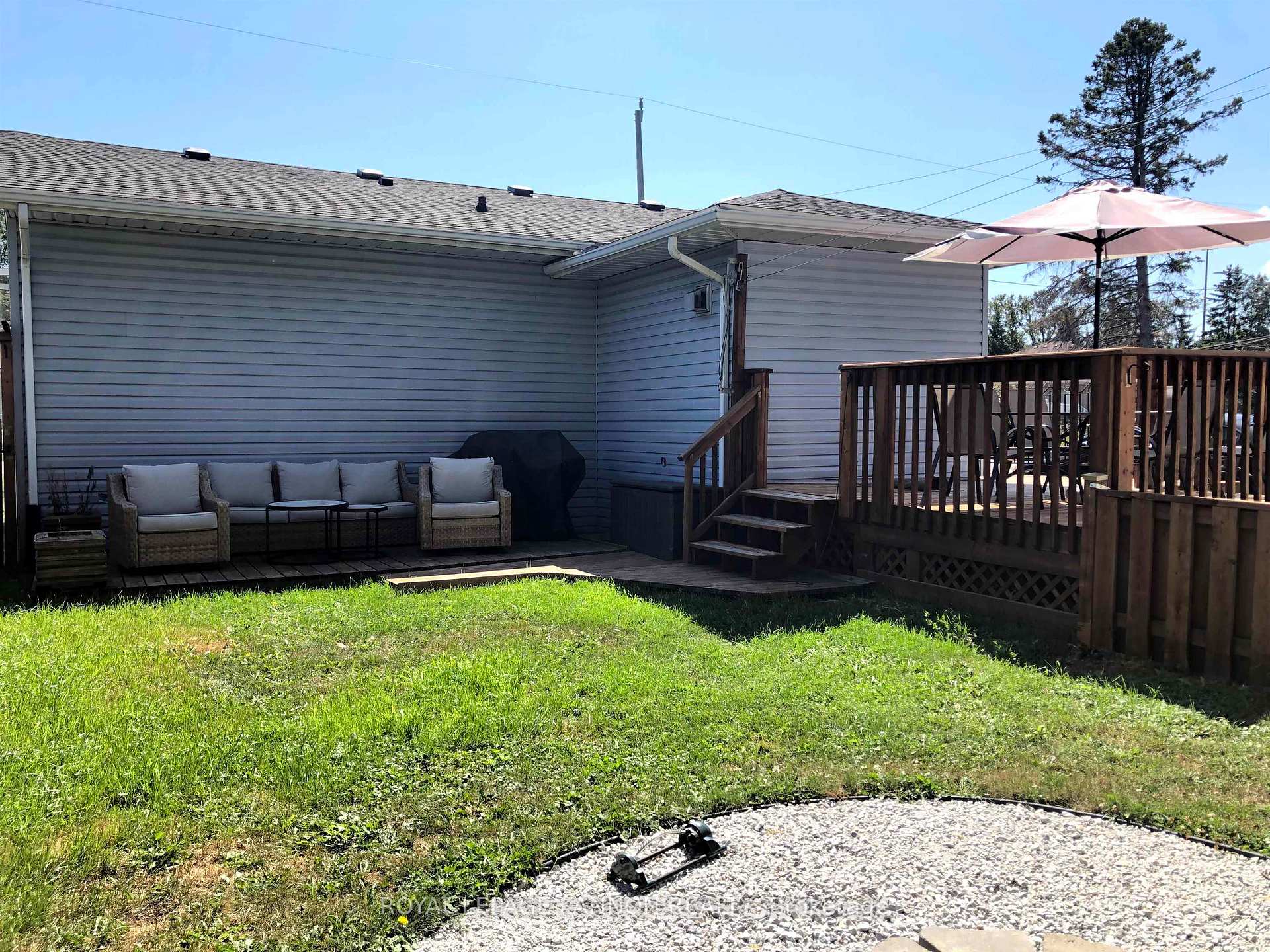 Photo 40 of 158 Carl Avenue, Thunder Bay, John Street North — HOMEH
